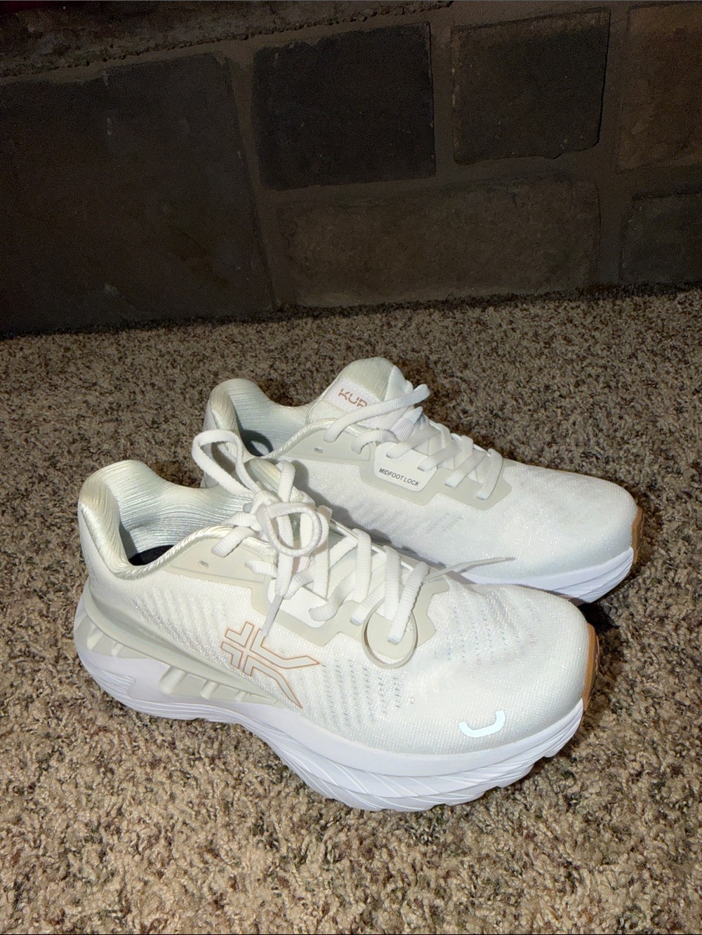 KURU Women’s Triple Max Running Shoe — White with Tan Accent NWOT - Picture 12 of 12
